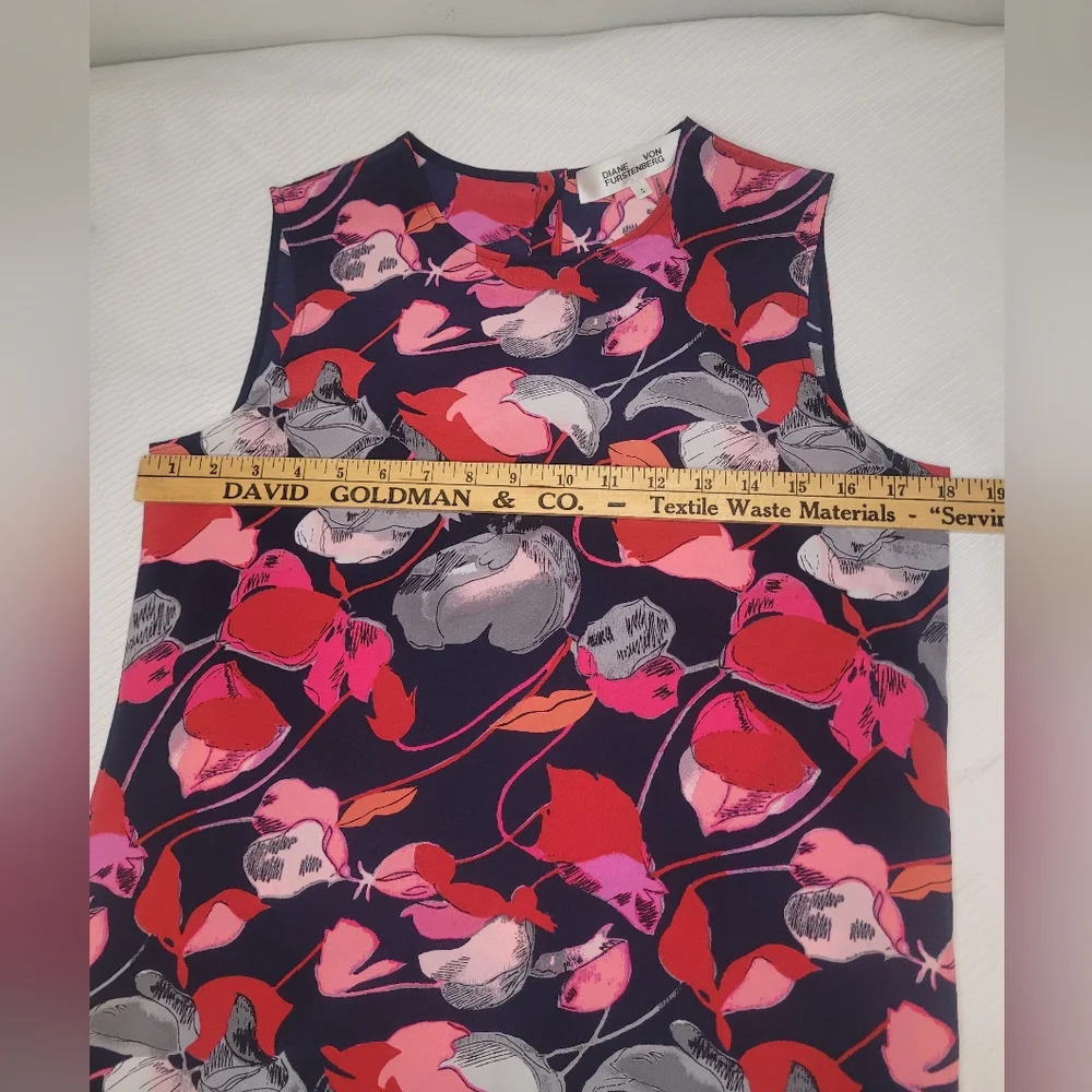 Diane Von Furstenberg Floral Lips Sleeveless Blouse sz S 13958DVF - Picture 4 of 9